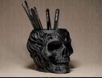 Skull shaped holder