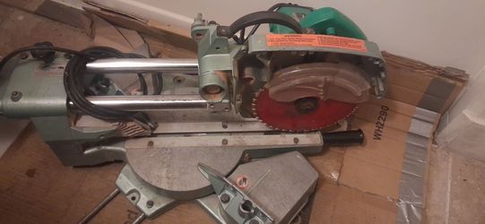 Hitachi C8FB2 8-1/2" Slide Compound Miter Saw.