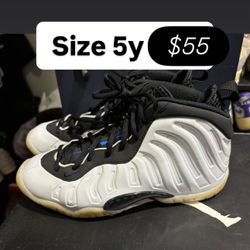 Nike Foams Size 5y