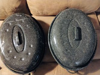 2 Vintage Garinetware oval roosters