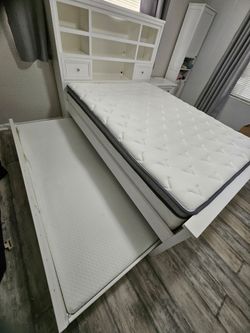 Queen Trundle Bedroom Set – Twin Pullout, 2 Nightstands & Mattresses