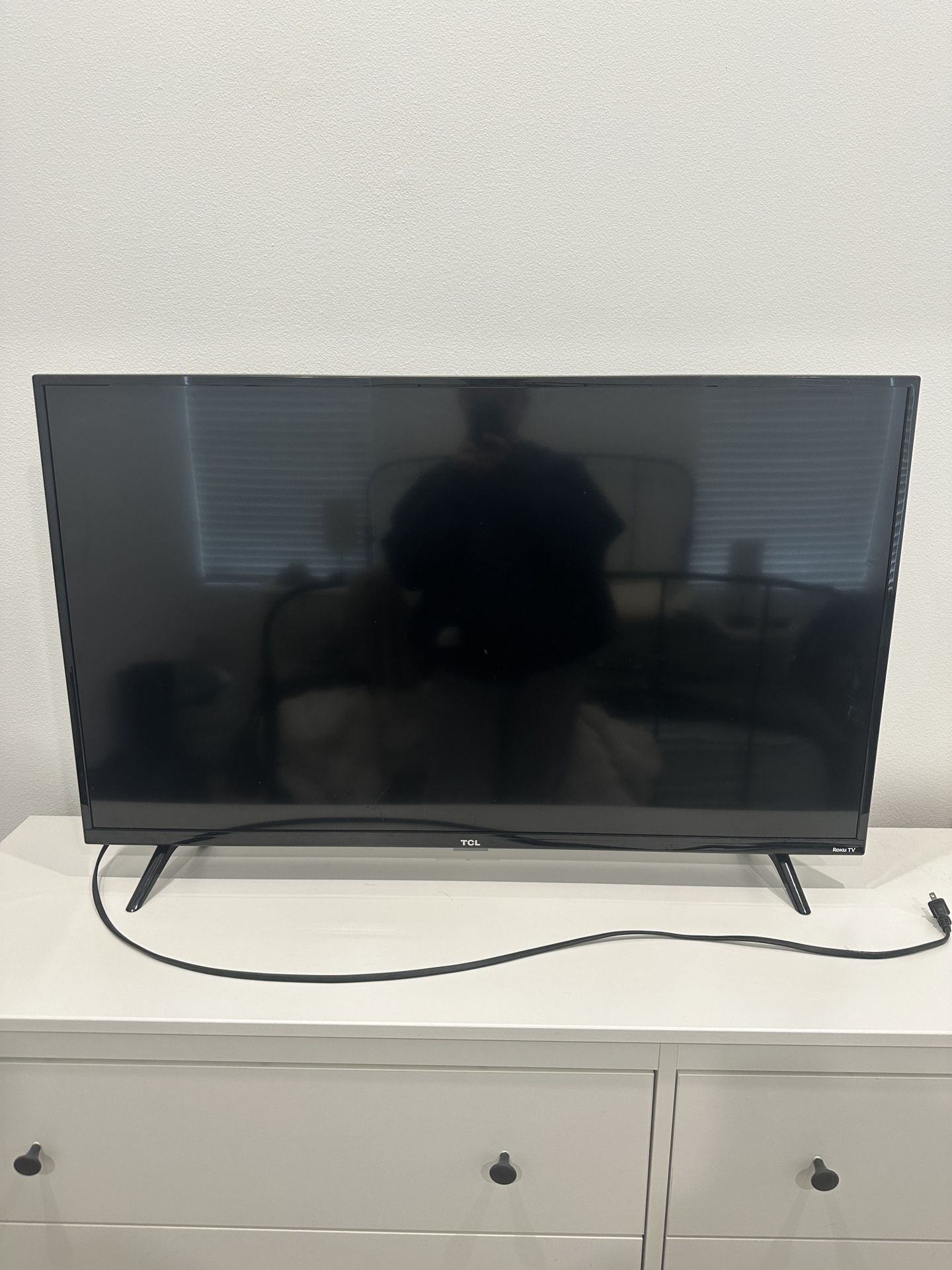 TCL 43” Roku Smart TV (Model 43S421)