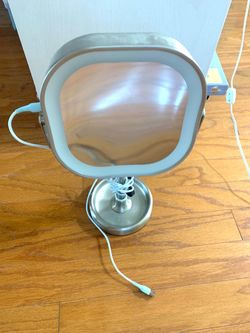 CONAIR MAKEUP MIRROR / 3 LIGHT SETTINGS