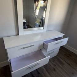 Dressers And Mirror All New Furniture And Free Delivery 