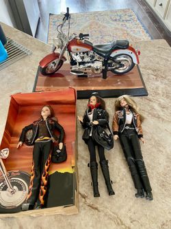 🔴 HARLEY DAVIDSON BARBIES AND MOTORCYCLE- BRAND NEW DISPLAYED BUT NEVER USED 🔴