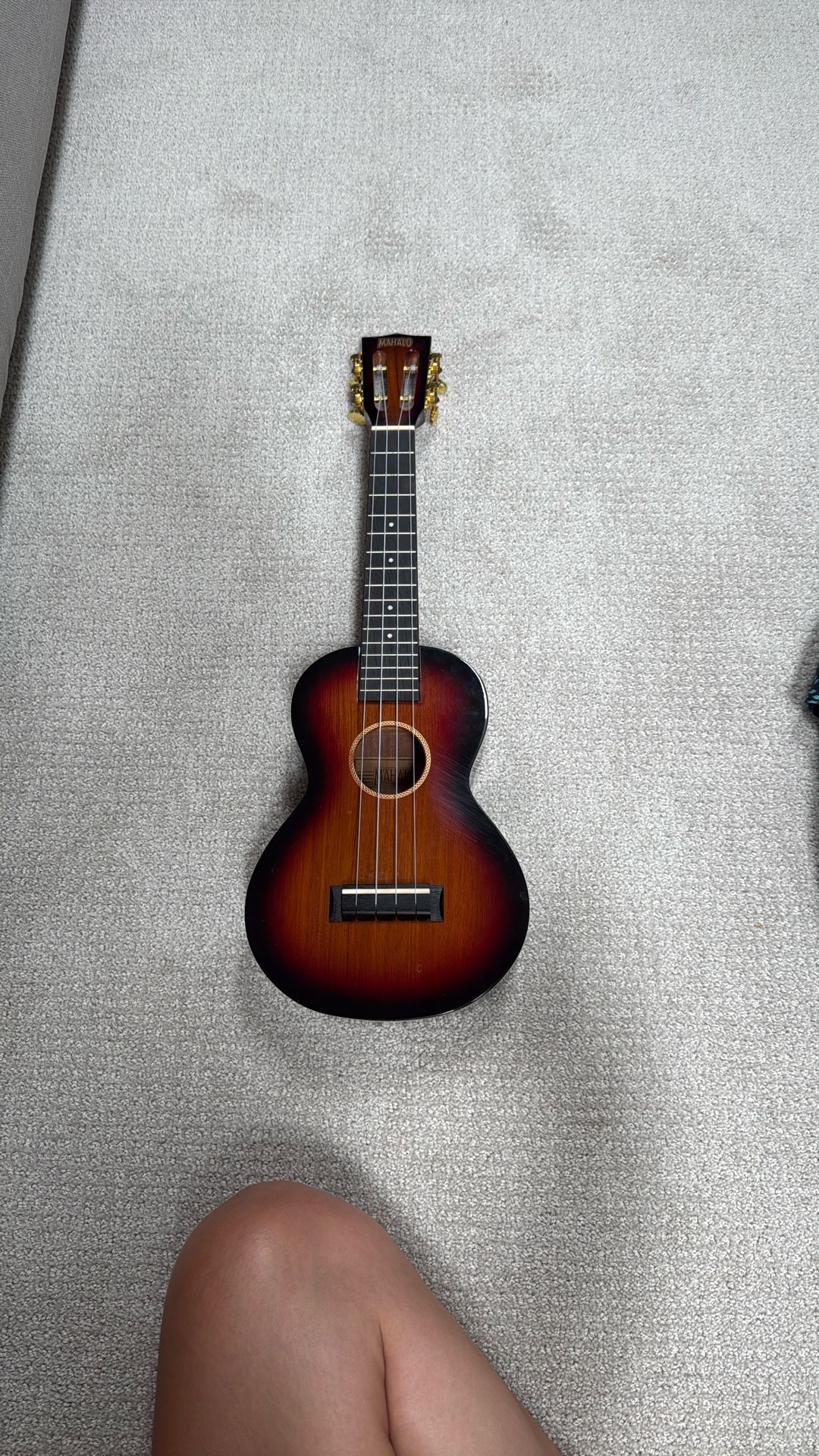 Mahalo full size ukulele-good condition!