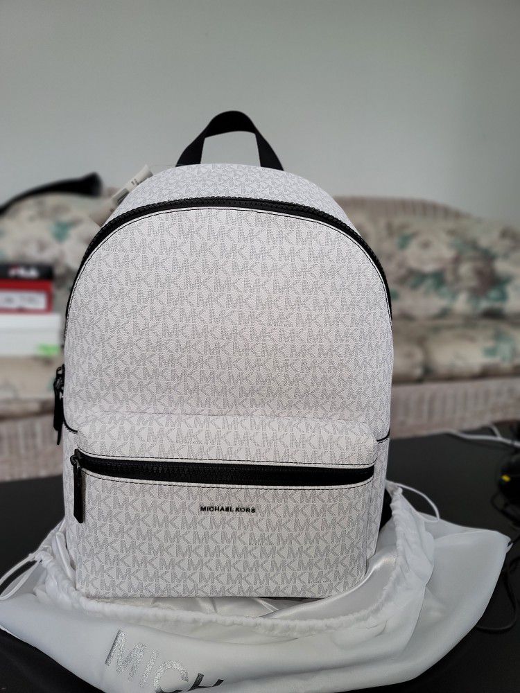 Michael Kors Men Backpack for Sale in Chicago, IL - OfferUp