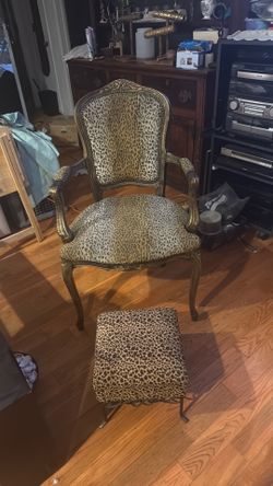 Combo chair and little  box