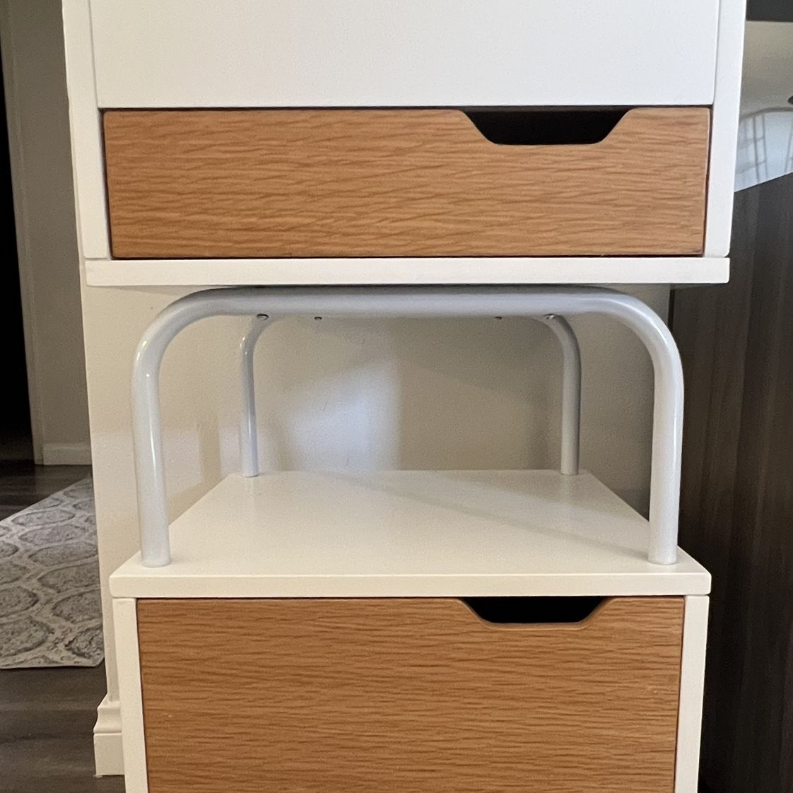 Jamesdar 15.75-in White Makeup Vanity