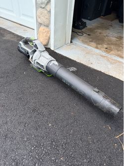 EGO POWER+ 56-volt 615-CFM 170-MPH Battery Handheld Leaf Blower 2.5 Ah Battery Included Charger