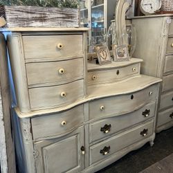 Beautiful Distressed Cream 2piece Dresser And Mirror 70x53x18