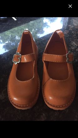 Excellent Condition Gap Kids Girls Orange Mary Jane Shoes size 10