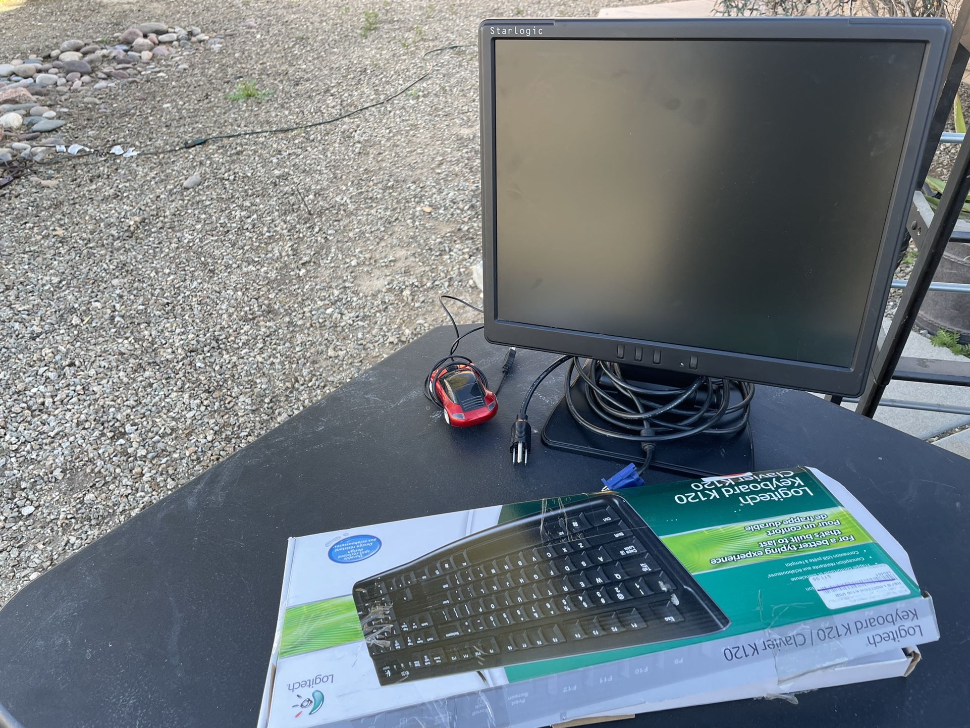 Old Computer With Keyboard *works* Barely Used 