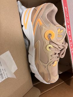 Astir Addidas women’s size 6