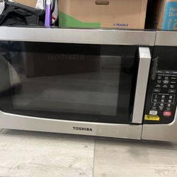 Toshiba - 1.5 Cu. Ft. Convection Countertop Microwave with Sensor Cooking