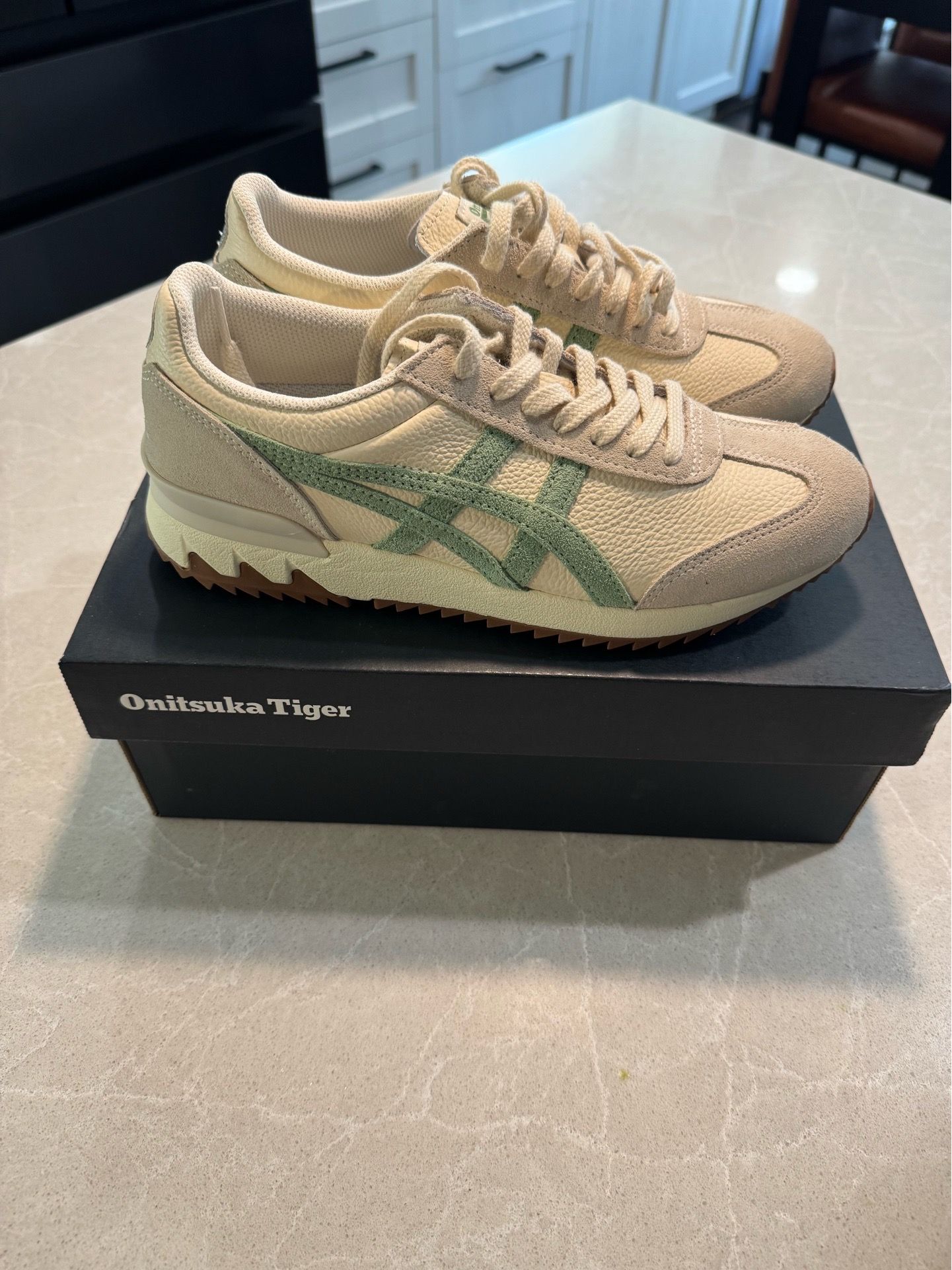 Onitsuka Tiger Shoes womens size 6 -BNIB