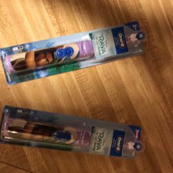 (2)Kids battery operated toothbrush🌝 Ages 3+
