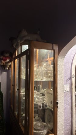 China cabinet wet, crystal dishes with Rosalinda China went fine china