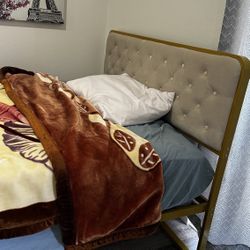 Queen Frame Bed With Mattress 