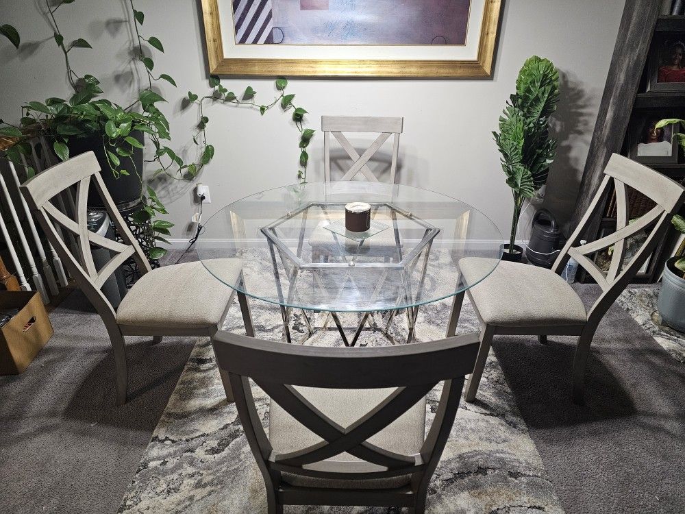 Madanere Round Glass Top Dining Table