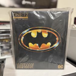 Mezco One:12 1989 Batman 