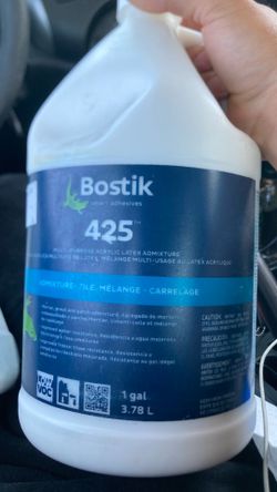 Self leveling latex adhering additive