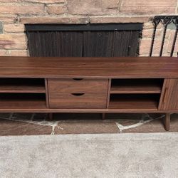 Media Console 