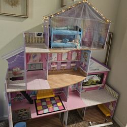 Doll House 