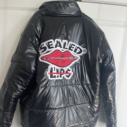 sealed lips coat