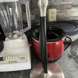 Blender, Mini Crockpot, And papier Towel Golfeur