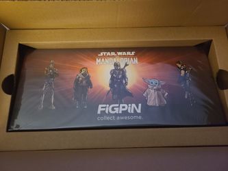 Brand new unopened Mandalorian Figpin set