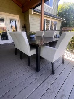 Outdoor dining set