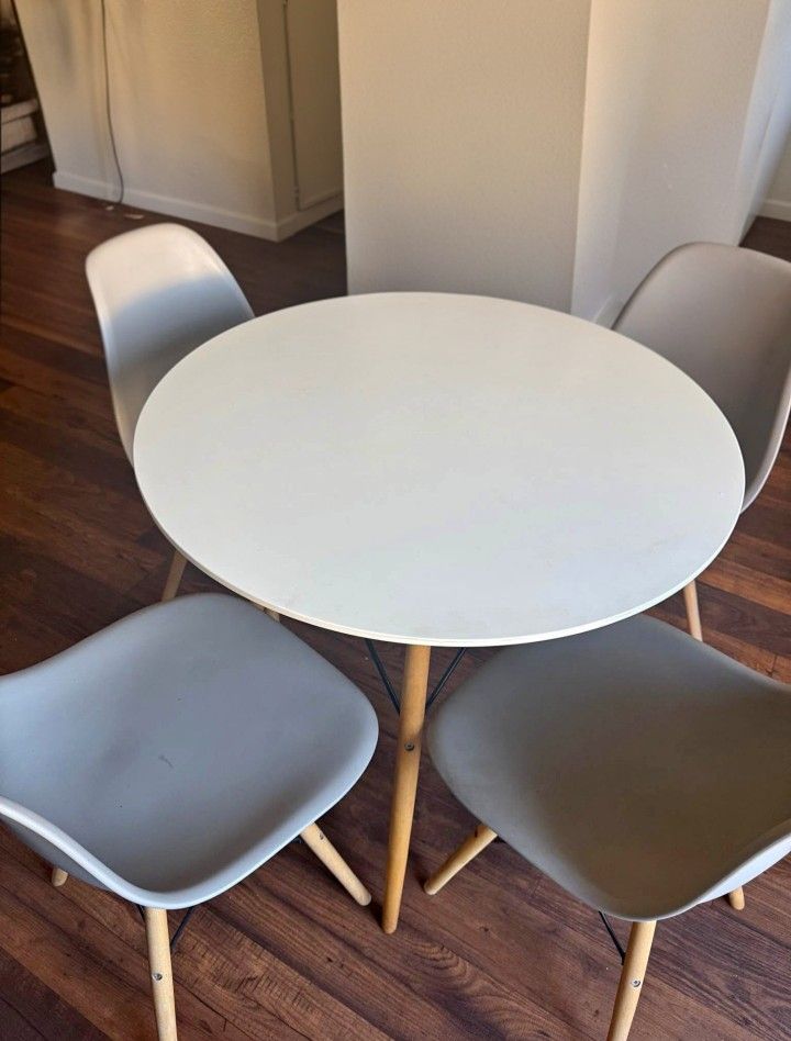 ​✨ For Sale: Minimalist Dining Set! ✨