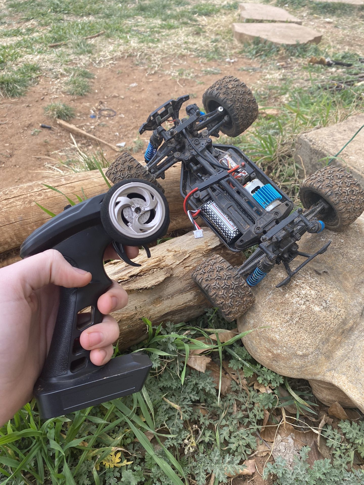 1/18 Full Size Rc Truck With Battery Charger And Remote.