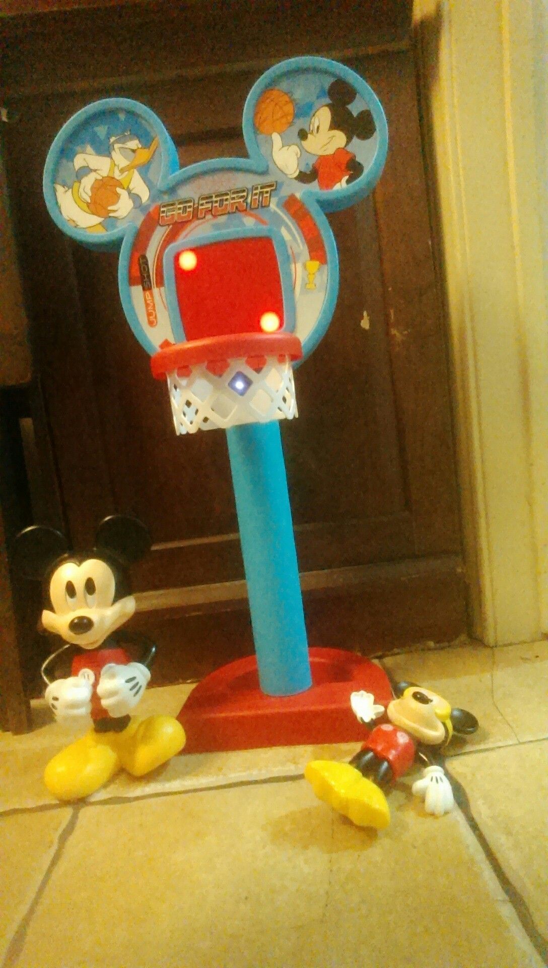 Mickey mouse basketball hoop and bathbtoy and talking Mickey toy