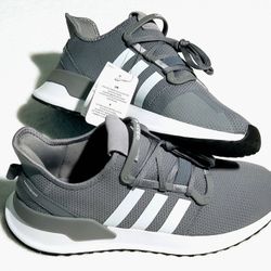 MEN'S SIZE 10.5 / WOMEN'S SIZE 12: ADIDAS RUNNERS!!