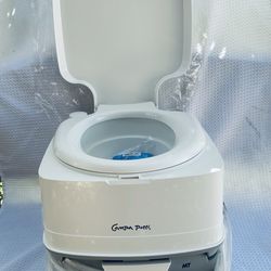 4-gallon portable camping toilet, 16.8 inches long x 15.1 inches wide x 13 inches high