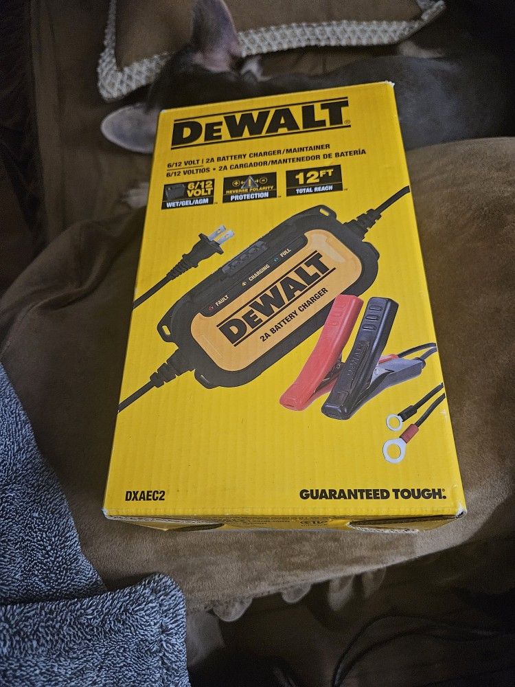 DeWalt DXAEC2 2A Battery Charger(FIRM 30.00)