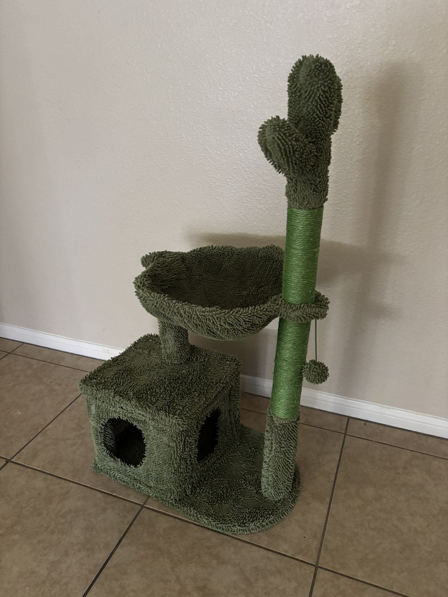 Cat Tree Never Used 