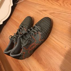 Under Armour Soccer Cleats Size 9