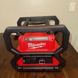 Milwaukee M18 Carry-On Lithium-Ion Power Supply 1 pc