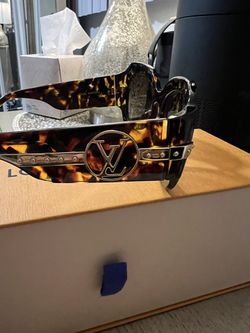 Authentic Louis Vuitton Women's sunglasses for Sale in Norwalk, CA