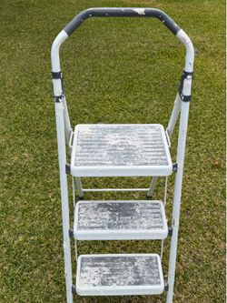 Heavy duty step ladder