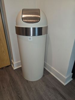 16.5 gallon trash can