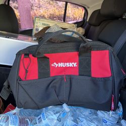 Husky 15-inch 8-pocket zippered Tool Bag