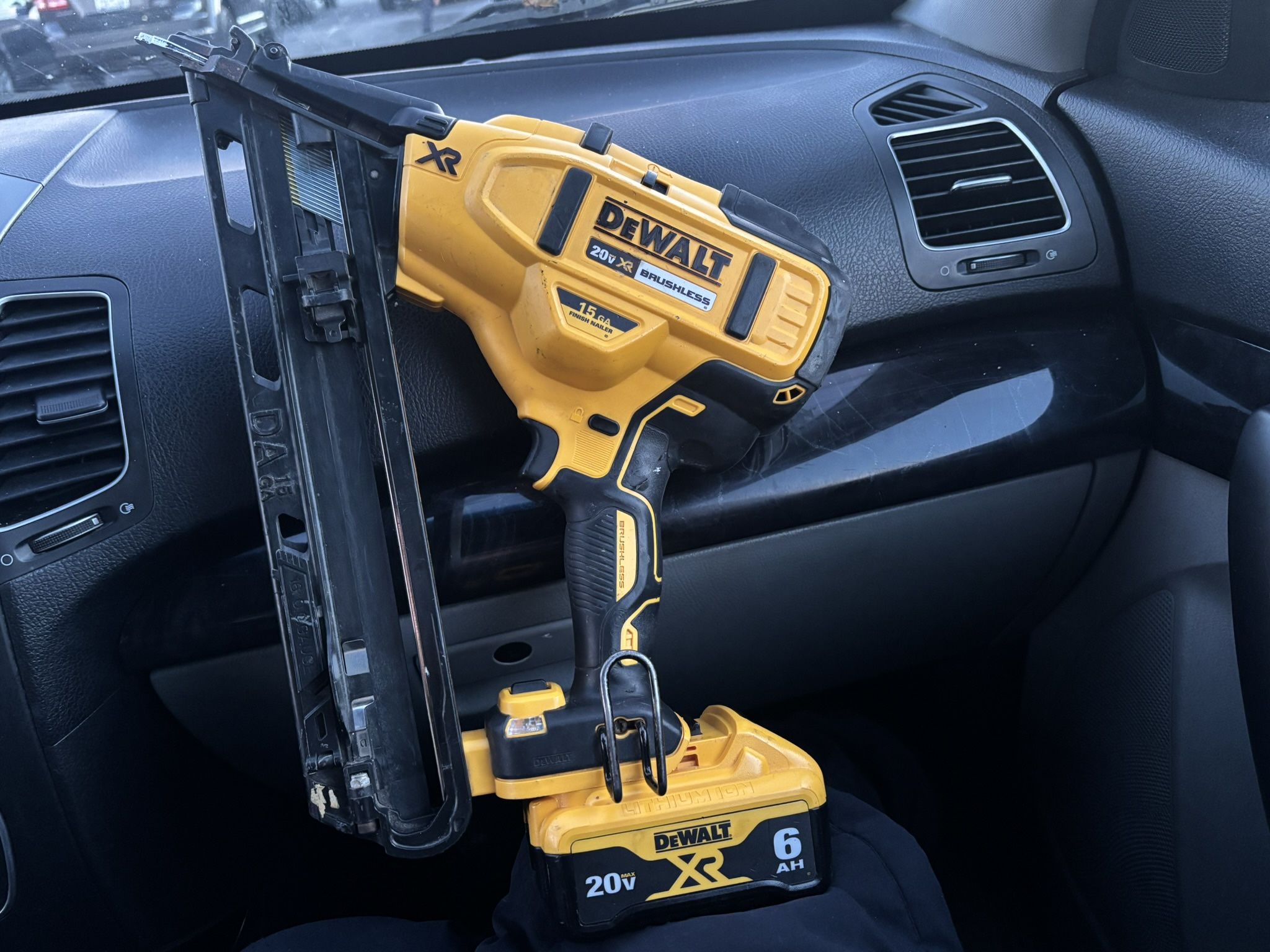 DeWalt 20V XR 15-Gauge Cordless Finishing Nailer