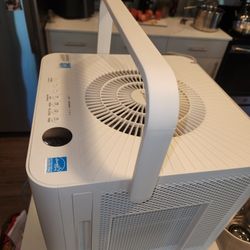 Midea Cube 50 Pint Dehumidifier for

Basement and Rooms at Home for up to 4,500 Sq. Ft., Smart Control, Compatible with Alexa (White), Drain Hose Incl