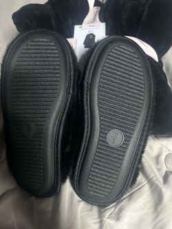 New vs pink slippers small 5/6
