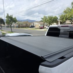 GMC Sierra Tonneau Cover 
