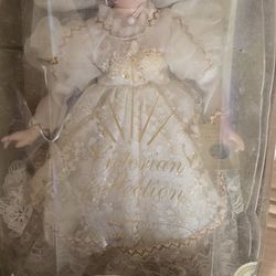 Vintage porcelain doll bundle.
